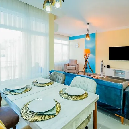 And Comfy Flat With Balcony In Muratpasa Apartment