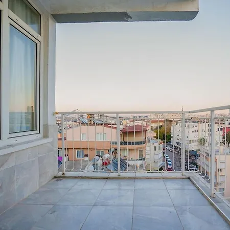 And Comfy Flat With Balcony In Muratpasa Apartment