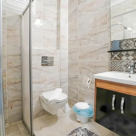And Comfy Flat With Balcony In Muratpasa *