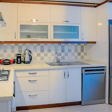 And Comfy Flat With Balcony In Muratpasa