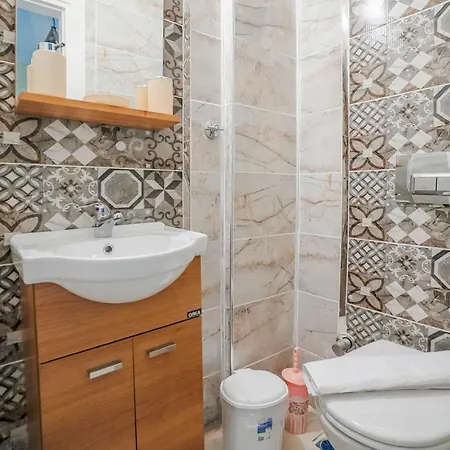 And Comfy Flat With Balcony In Muratpasa Apartment *